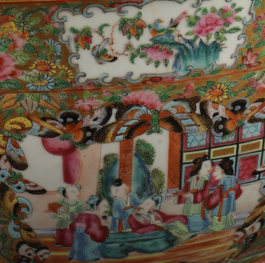 圖為清光緒廣彩描金開光花鳥人物紋潘趣大碗細(xì)節(jié)圖。（來源：廣州十三行博物館）